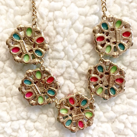 Flower Pendant Necklace - Picture 5 of 6